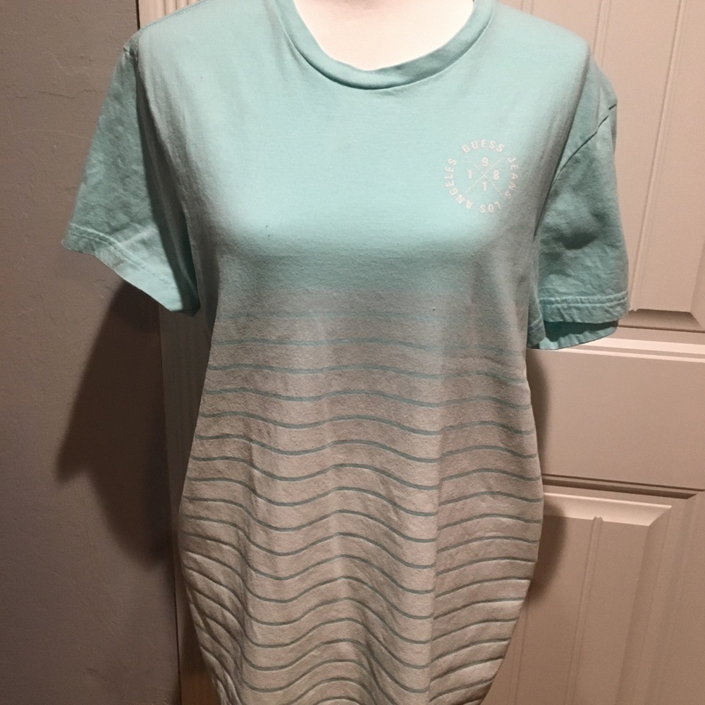 Guess Men’s short Sleeve Tee Shirt Ombré. Size Large